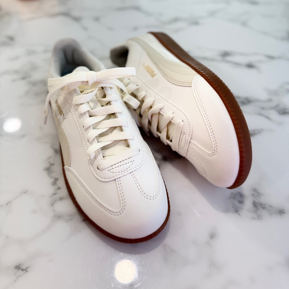 PUMA - Women’s leather sneaker size 8 - Alpine Snow